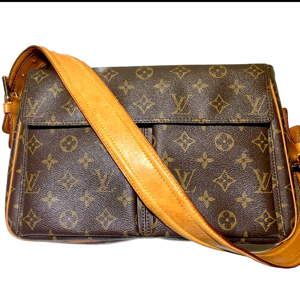 AUTHENTIC LOUIS VUITTON MADE IN FRANCE MONOGRAM FRONT POCKETS SHOULDER BAG
